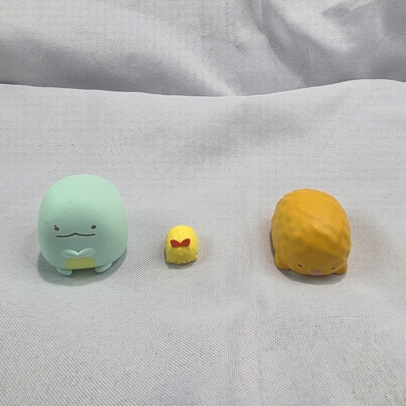 Sumikko Gurashi Vinyl Mini Figures Tokage Ebifurai No Shippo Tonkatsu G22-02 - Picture 7 of 7